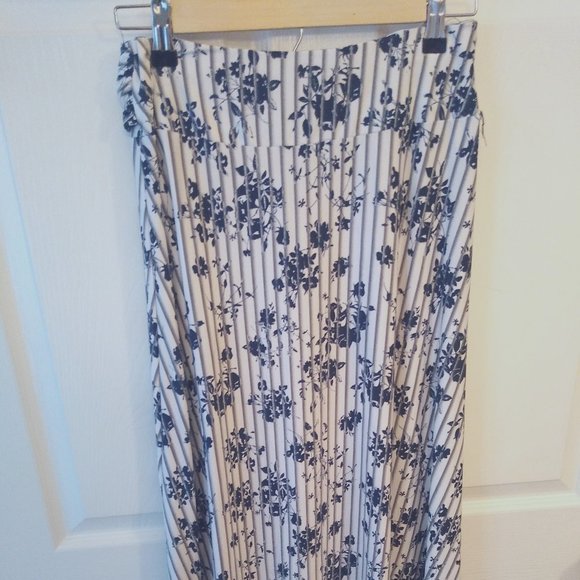 Robert Louis White Maxi-Skirt with Dark Blue Floral Print - Picture 1 of 5